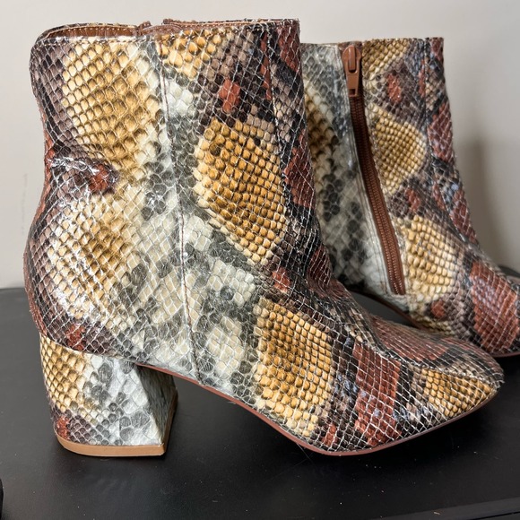 Chinese Laundry Davinna Yellow Brown Snakeskin Low heel ankle boots Size 5.5 - Picture 3 of 13